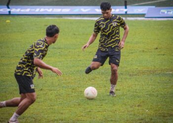 PEMAIN Perak menjalani latihan di Ipoh semalam menjelang perlawanan Liga A1 Semi Pro menentang ATM di Kuala Lumpur esok. - PERAK FA