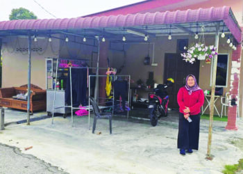 INISIATIF kerajaan memperkenalkan Rumah Mesra Rakyat (RMR) membolehkan Fauzilah Simin dan 
keluarga tinggal di rumah sendiri di Paroi, Negeri Sembilan sejak 2015.