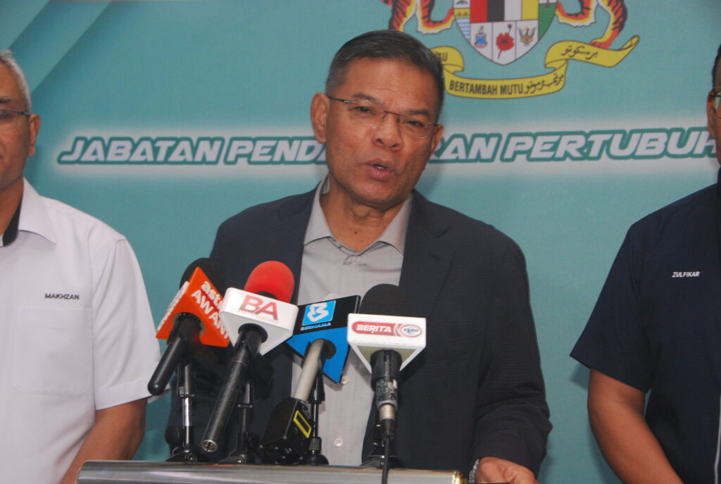 Keberadaan polis di sekolah disegerakan