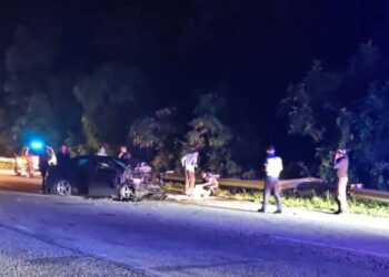 KEADAAN kereta anggota polis IPD Gerik yang terlibat nahas dengan dua buah treler di Kilometer 85.3, Jalan Kuala Kangsar-Gerik-Pengkalan Hulu dekat Kampung Tawai, Gerik hari ini.