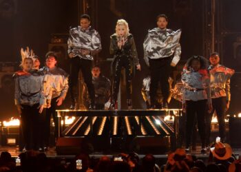 DOLLY Parton ketika membuat persembahan semasa Anugerah Academy of Country Music (ACM) di Ford Center, di Texas, pada Mei 2023. – AFP