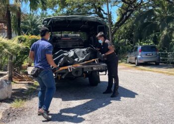 PASANGAN suami isteri warga emas ditemukan mati di kediaman mereka di Desa Lang Indah, Ipoh hari ini.