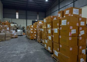 SEBAHAGIAN kotak-kotak mengandungi vape yang dirampas Batalion 7 PGA dalam serbuan di Kampung Telaga Bata, Tumpat, Kelantan.