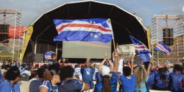 Warga Cape Verde meraikan kejayaan negara mereka layak ke Piala Dunia 2026 di 
Sao Vicente, Cape Verde, semalam. - AFP