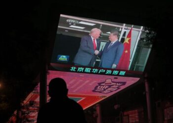 PERTEMUAN antara Donald Trump dan  Xi Jinping membantu meredakan ketegangan sekali gus memberikan sentimen positif kepada pertumbuhan ekonomi global dan serantau.-AFP