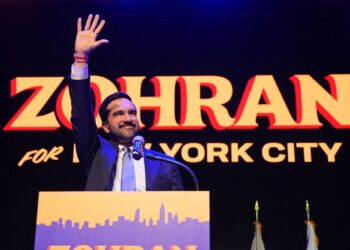 ZOHRAN Mamdani meraikan kemenangannya ketika acara malam pilihan raya di Teater Paramount Brooklyn di Brooklyn, New York.-AFP