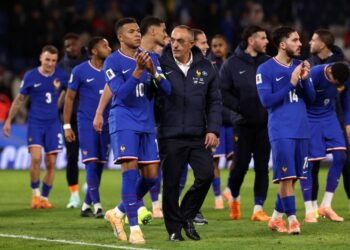 KYLIAN Mbappe bersama rakan sepasukan meraikan kejayaan Perancis mara ke Piala Dunia 2026.-AFP