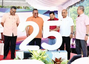 MUHAMMAD Sanusi Md. Nor merasmikan Sambutan Hari Perancangan Bandar Sedunia (HPBS) Peringkat Negeri Kedah di Baling, semalam.