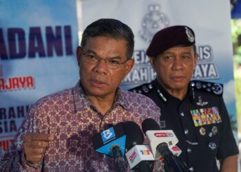 SAIFUDDIN Nasution Ismail ditemui pemberita di Ibu Pejabat Polis Daerah Putrajaya hari ini.-UTUSAN/FAISOL MUSTAFA