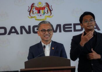 FAHMI Fadzil pada sidang akhbar pasca mesyuarat Kabinet di Putrajaya hari ini.-UTUSAN/FAISOL MUSTAFA.