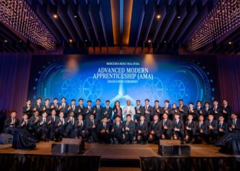 Graduan program Perantisan Moden Lanjutan (AMA) Mercedes-Benz Malaysia yang diraikan pada satu majlis di Kuala Lumpur baru-baru ini.