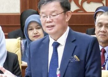 CHOW Kon Yeow ketika sidang Dewan Undangan Negeri (DUN) Pulau Pinang, hari ini.-UTUSAN/SAFINA RAMLI