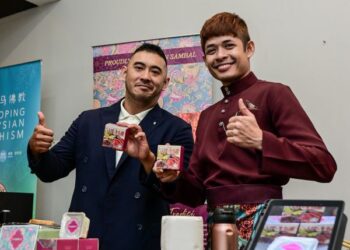 JON Kin Chew (kiri) dan Duta Jenama Enakdeya dan Pengurus Copaa KL, Aiman Fahizad Anuar ketika ditemui Utusan Malaysia di Karnival Usahawan Muda ASEAN Malaysia 2025 kali ke-10.