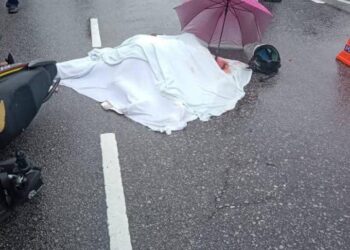 DUA pelajar yang maut digilis lori dalam kejadian di Jalan Kuala Kangsar, Ipoh hari ini.