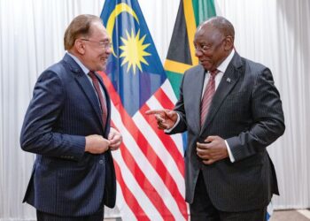 ANWAR Ibrahim mengadakan pertemuan dua hala dengan Presiden Afrika Selatan, Matamela Cyril Ramaphosa di Pusat Konvensyen Sandton, Johannesburg. – PEJABAT PERDANA MENTERI