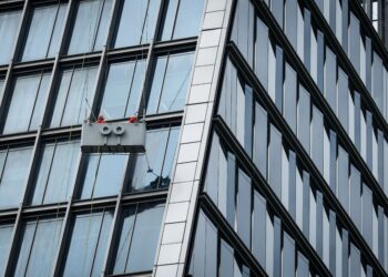 MACM mengesyorkan supaya syarat pemilihan kontraktor diperketatkan bagi mengelak mereka yang tidak bertanggungjawab mengambil kesempatan untuk mengaut keuntungan yang lebih.