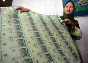 MENUKAR wang baharu boleh membantu usaha memerangkap penjenayah kewangan.