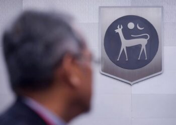 BANK-BANK  meraih keuntungan berjuta-juta ringgit dan wajar jika mereka mengambil langkah untuk meringankan beban rakyat Malaysia.