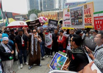 JADILAH pemimpin yang memimpin dengan akhlak kerana hanya melalui akhlak yang mulia, maruah bangsa dapat diselamatkan.