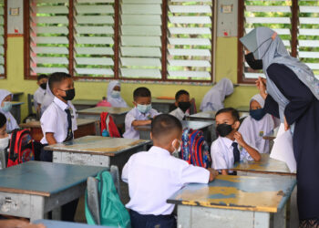 PENDIDIKAN bukan agenda politik tetapi pelaburan jangka panjang dalam pembentukan sahsiah dan kemanusiaan.