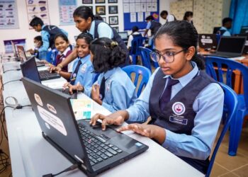 DALAM era Revolusi Industri 4.0 (IR 4.0), teknologi harus dilihat sebagai alat memperkasa ilmu, agar generasi muda kekal seimbang antara kemajuan digital dan nilai kemanusiaan.