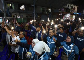 PARA penyokong Perikatan Nasional hadir ke Majlis Pelancara Manifesto PN di Putatan, Sabah.