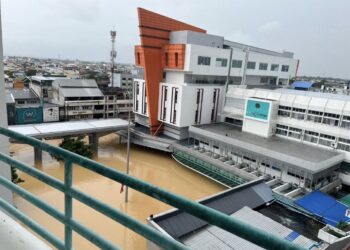 KAWASAN Hospital Hat Yai, Thailand yang ditenggelami banjir. - HOSPITAL HAT YAI