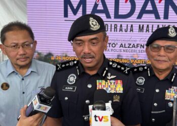 ALZAFNY Ahmad pada sidang akhbar selepas merasmikan Majlis Penyerahan Kampung Angkat Madani PDRM di Kampung Parit Seberang, Kuala Pilah, hari ini. - UTUSAN/NOR SHAFIQAH GHAZALI