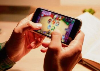 REMAJA hari ini semakin hilang rasa empati ekoran terlalu terikat dengan alam maya termasuk permainan video.