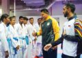 TIMBALAN Ketua Kontinjen Malaysia, Nazmizan Mohamad meninjau sesi latihan pasukan Karate Malaysia di Auditorium Majlis Sukan Negara. Gambar ISKANDAR ISHAK