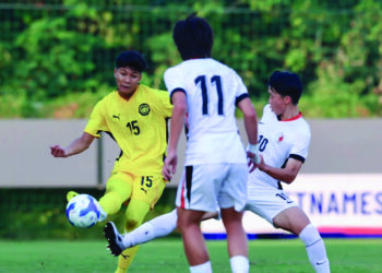 AKSI pemain negara ketika menumpaskan Hong Kong 1-0 dalam kelayakan Piala Asia B-17 2027 di Vietnam, kelmarin.-IHSAN FAM