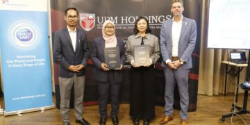 PROF. Madya Dr. Anjas Asmara Samsudin (kiri), Norfazila Said, Veronika Utami dan Kai De Klerk pada Majlis Pertukaran Perjanjian antara UPM Consultancy & Services dan Dutch Lady Milk Industries Berhad di Serdang, baru-baru ini.