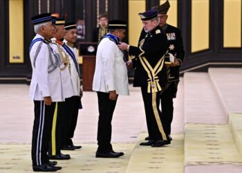 ANUGERAH darjah kebesaran, bintang dan pingat ialah pengiktirafan rasmi negara kepada individu berjasa, berani dan cemerlang dalam pelbagai bidang.