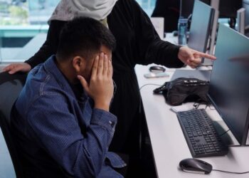 TEGURAN yang salah cara boleh menjejaskan motivasi dan kesejahteraan mental.