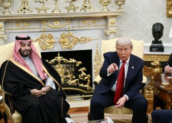 DONALD Trump bersama Mohamed bin Salman di Pejabat Oval, Rumah Putih di Washington. – AFP