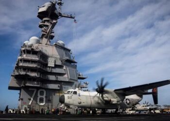 PULUHAN pesawat pejuang yang dikerah di USS Gerald R. Ford menambah kuasa tempur ketara kepada pasukan AS berhampiran Laut Caribbean.-AGENSI