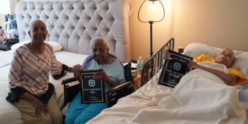 LYLE (tengah) dan Eleanor (baring) Gittens. – AGENSI