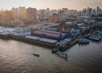 PEMANDANGAN udara bandar Belem yang menjadi tuan rumah sidang iklim PBB COP30 di Para, Brazil.-AFP