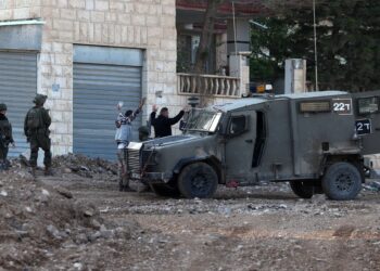 TENTERA Israel menahan dua rakyat Palestin semasa serbuan di Jenin, Tebing Barat. - AFP