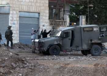 TENTERA Israel menahan dua rakyat Palestin semasa serbuan di Jenin, Tebing Barat. - AFP