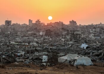 GAZA akan dibahagikan kepada dua zon dengan hanya separuh wilayah itu akan dibaik puluh dan selebihnya dibiarkan musnah. – AFP