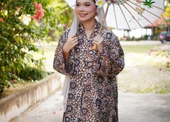 rekaan longgar sesuai untuk pemakaian seharian.