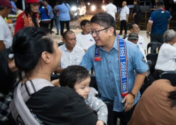EWON Benedick hadir merasmikan Dewan Terbuka Kampung Bokok Kituau, Penampang, Sabah.-FB EWON BENEDICK