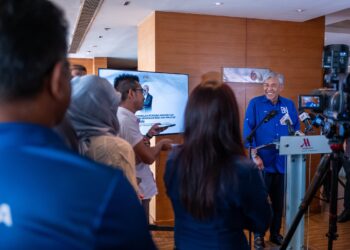 AHMAD Zahid Hamidi hadir ke program mesra bersama media di Kota Kinabalu.