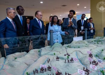 ANWAR Ibrahim bersama delegasi Malaysia melawat Muzium Kemenangan Adwa di Addis Ababa semasa lawatan rasmi 3 hari ke Republik Demokratik Persekutuan Ethiopia. - PEJABAT PERDANA MENTERI