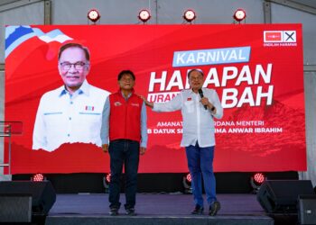 ANWAR Ibrahim sewaktu program Rapat Umum DUN Petagas bersama calon Pakatan Harapan, Awang Husaini di Petagas, Sabah.-FB ANWAR