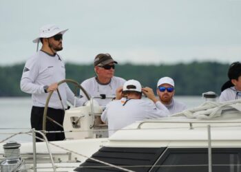 TENGKU Amir Shah Sultan Sharafuddin Idris Shah mencemar duli menyertai Raja Muda Selangor International Regatta (RMSIR) edisi ke-35 bermula semalam.-UTUSAN