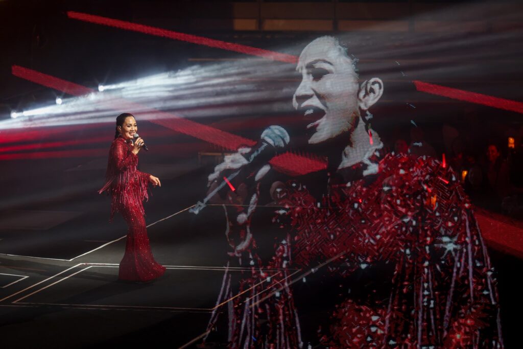 9,000 peminat bergema nyanyi Sinaran, tutup konsert 40 tahun Sheila Majid