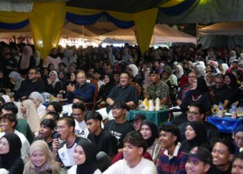 TUANKU Syed Faizuddin Putra Jamalullail berkenan berangkat menyempurnakan Majlis Perasmian Festival Konvokesyen (FESTKON) ke-20 Universiti Malaysia Perlis (Unimap) di Pekarangan Dataran Ilmu, Kampus Alam Unimap, Pauh Putra.-UTUSAN