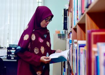 SEORANG akademik bukan dinilai kerana kelantangan suaranya, tetapi kerana keberanian berfikir secara bebas yang digandingkan dengan disiplin terhadap bukti dan kaedah ilmiah. - GAMBAR HIASAN